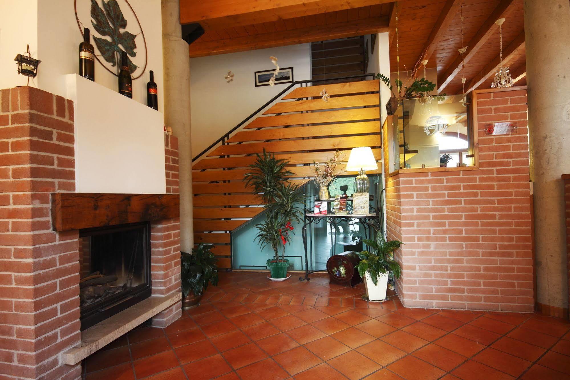 Agriturismo Gaggioli Borgo Delle Vigne Дзола-Предоза Экстерьер фото